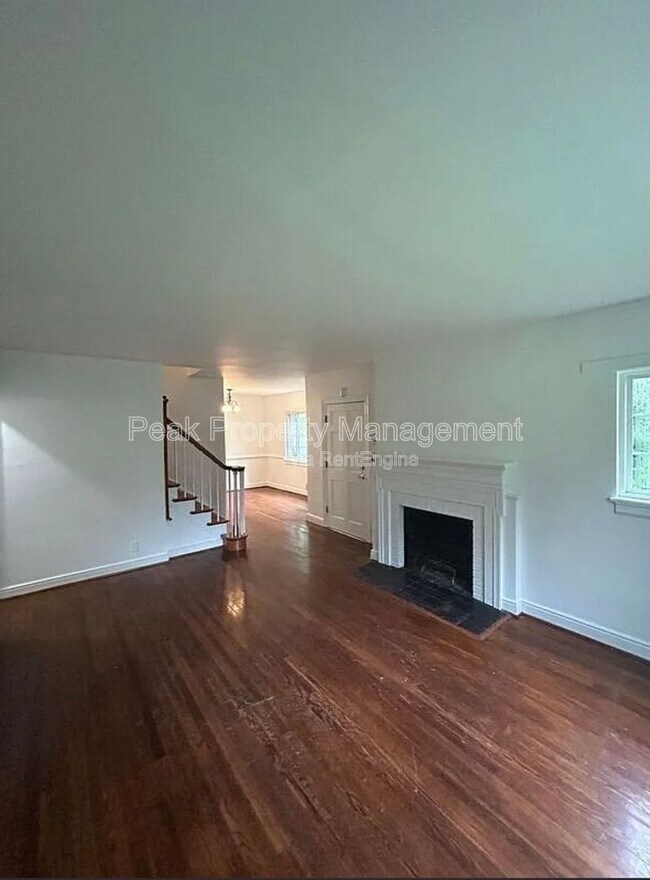 Foto del edificio - 7501 Tanglewood Rd