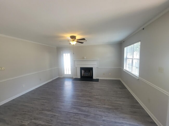 Building Photo - 3914 Almon Dr