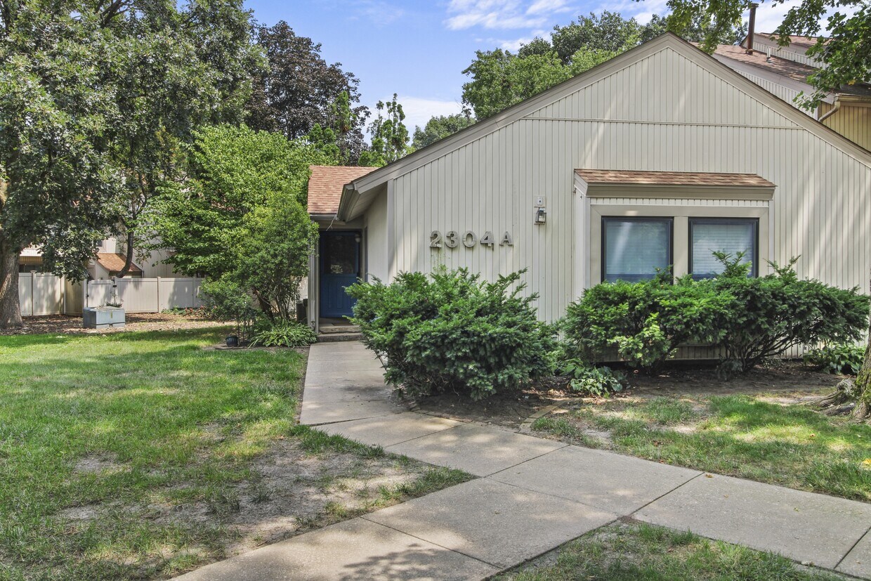 Primary Photo - 2304 Melrose Dr