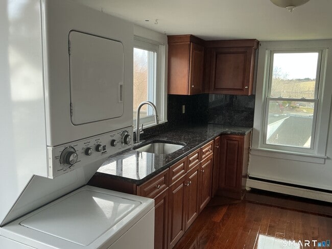 Building Photo - 2 Straits Turnpike Ln