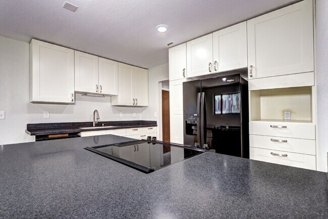 Building Photo - Updated 2 Bedroom 2 Bath Condo With Pool A...