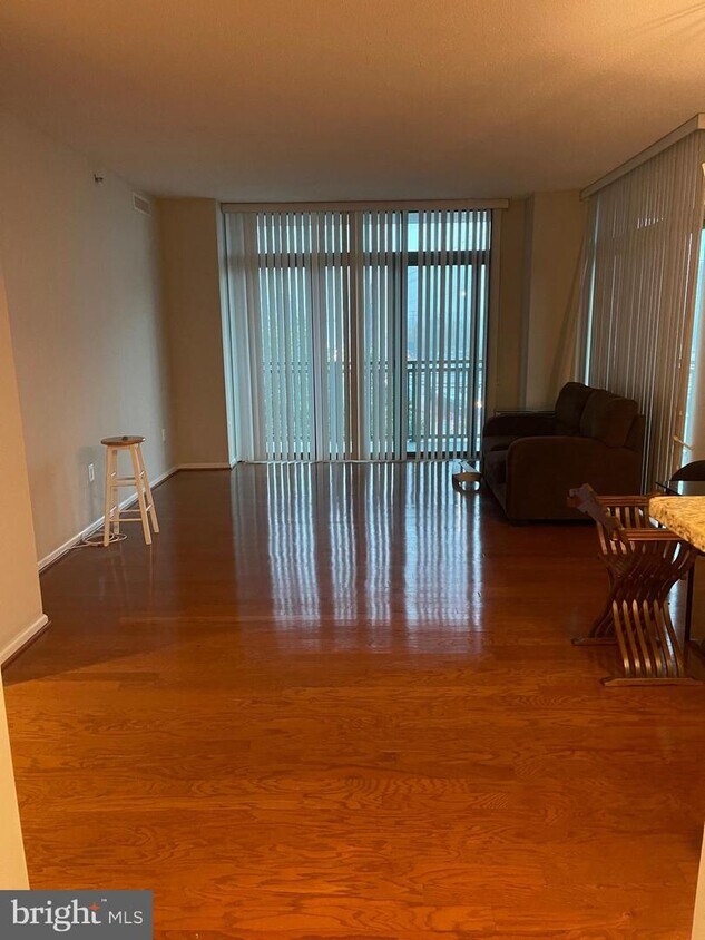 11700 Old Rd Unit 304, North Bethesda, MD 20852 Room for