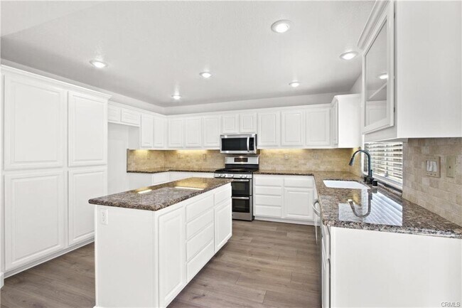 Foto del edificio - 33 Sequoia Drive, Aliso Viejo, CA 92656 - ...