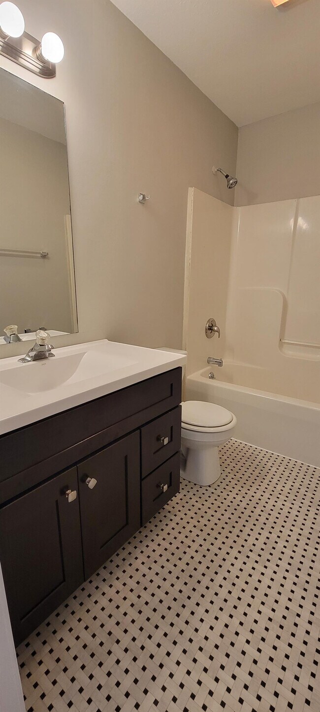 Building Photo - 128 Heatherbrook Ct