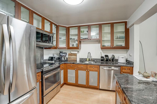 Building Photo - 655 5th St