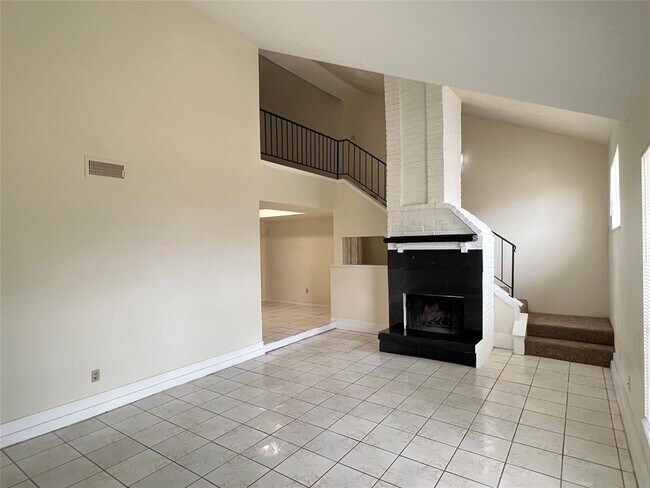 Foto del edificio - 6421 S Briar Bayou Dr