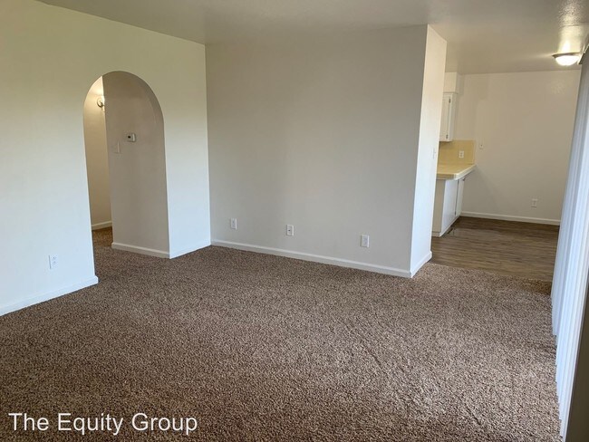 Building Photo - 530-536 E Myrtle Ave