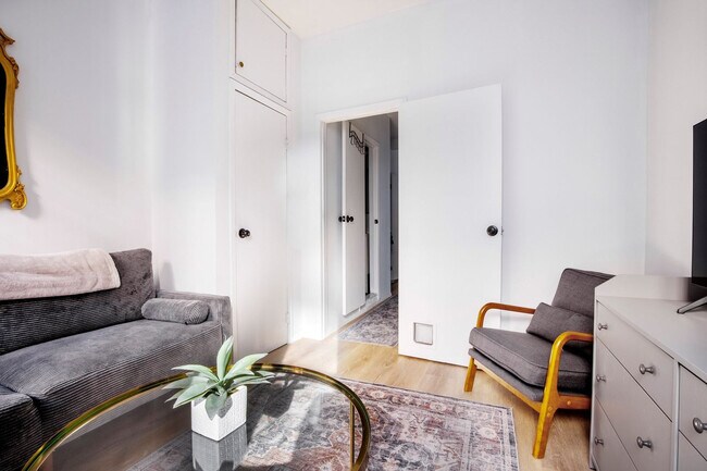 Foto del edificio - 104 MacDougal St