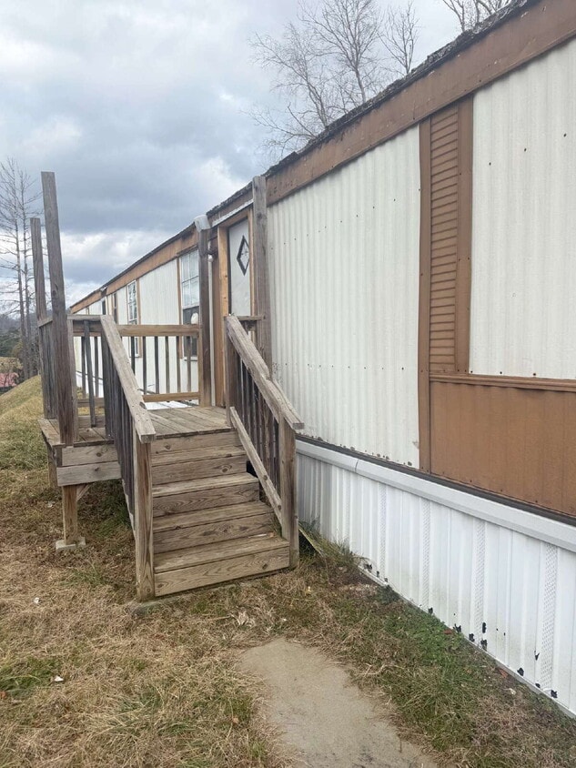 3 bedroom, 1.5 bath - 3 bedroom, 1.5 bath