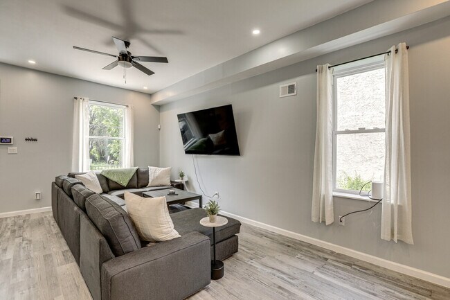 Building Photo - 5321 Wakefield St