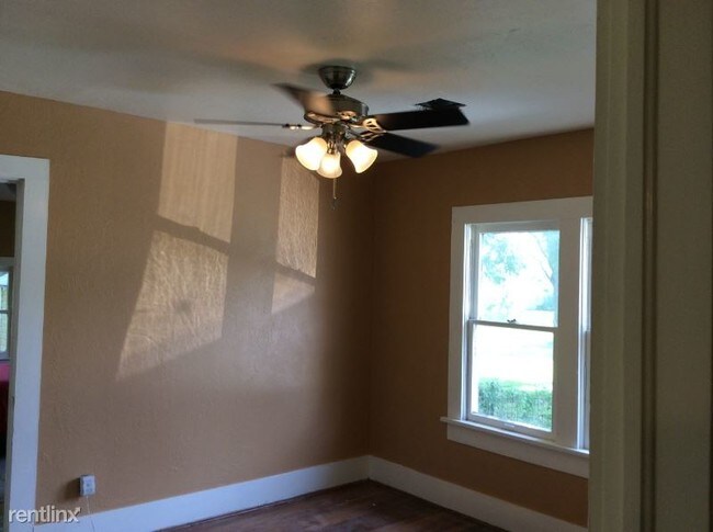 Building Photo - 3 br, 1 bath House - 518 E Apache