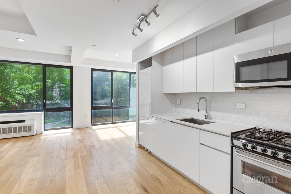 Foto principal - 48 E 132nd St