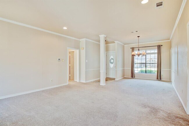 Building Photo - 2900 Creekview Cir