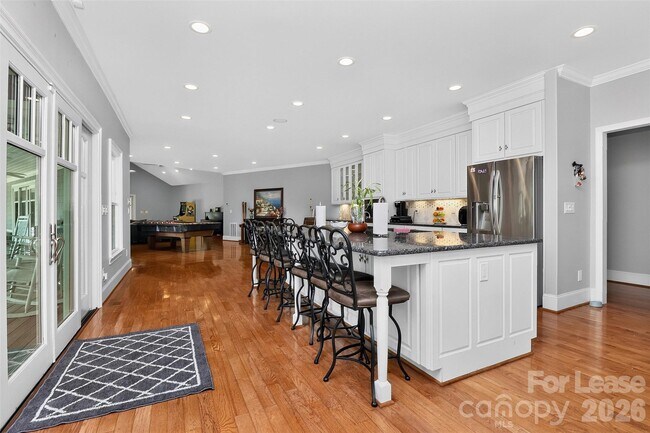 Foto del edificio - 9704 Saddle Ave
