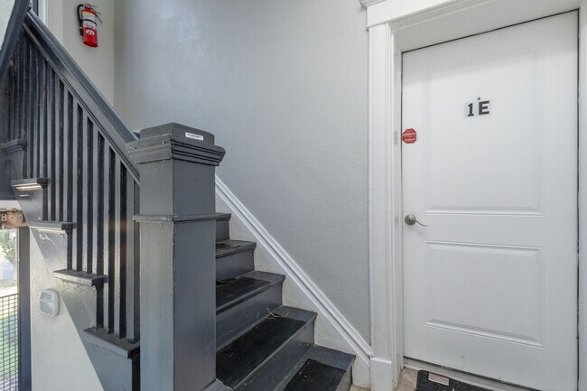 Foto del edificio - 6044 Washington Blvd