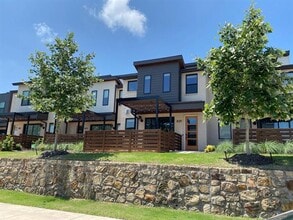 Building Photo - 829 Emerling Dr