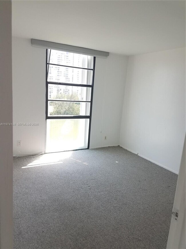 Foto del edificio - 3475 N Country Club Dr