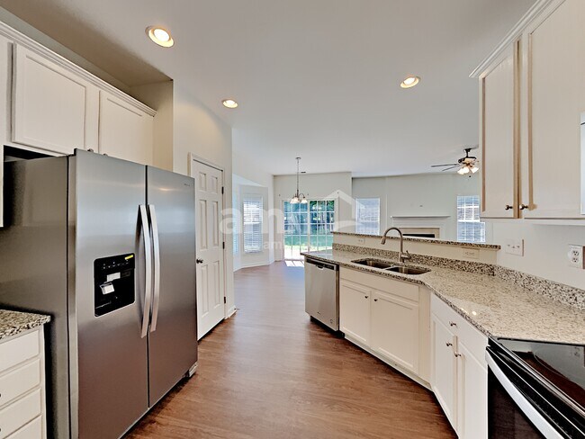 Foto del edificio - 1019 Canopy Dr