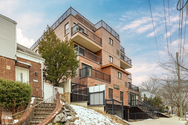 Building Photo - 8716 Avon St