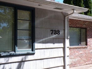 Building Photo - 733 NW 36th St