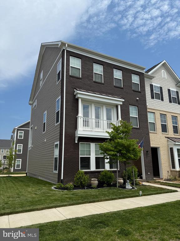 Foto del edificio - 1460 Meadowlark Glen Rd