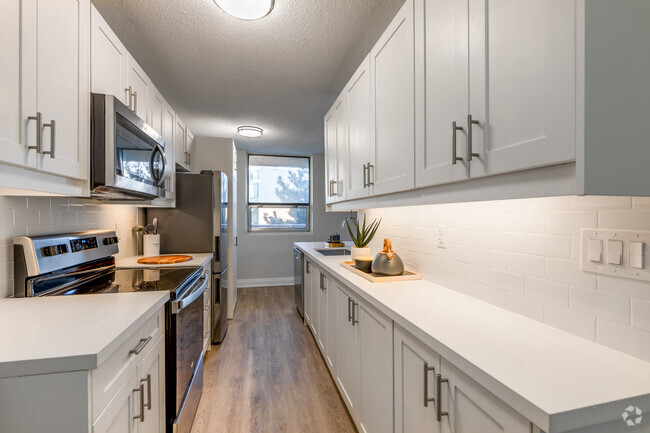 1BR, 1BA - Cuisine - 150 Hughson St