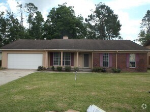Building Photo - 2224 Pin Oak Cir