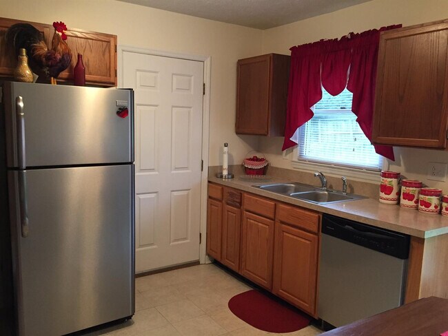 Building Photo - 2540 Ashbrooke Dr