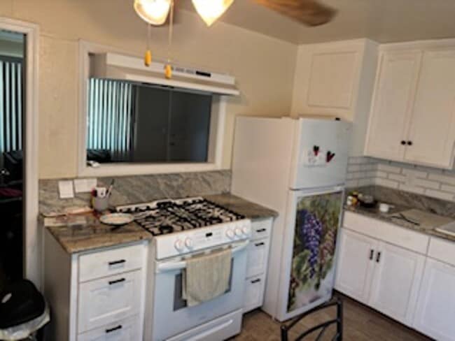 Building Photo - Updated charm and space in this 2 bedroom ...