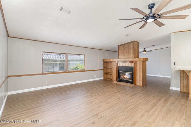 Building Photo - 4755 Cambridge Dr