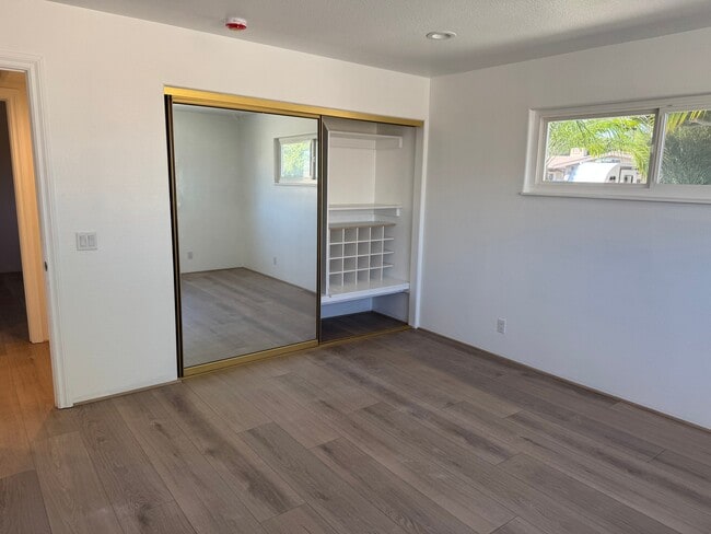 Building Photo - 2528 Bowdoin Pl