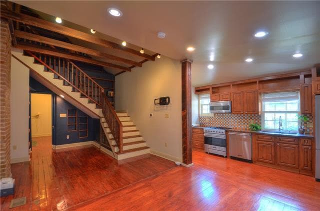 Building Photo - 919 Jackson Ave