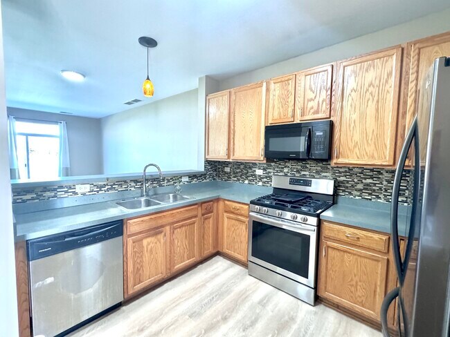 Building Photo - 812 Genesee Dr