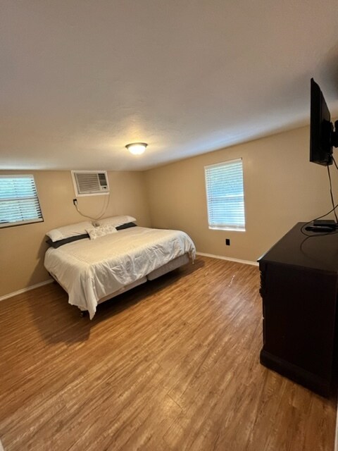 Building Photo - 805 Marina Dr