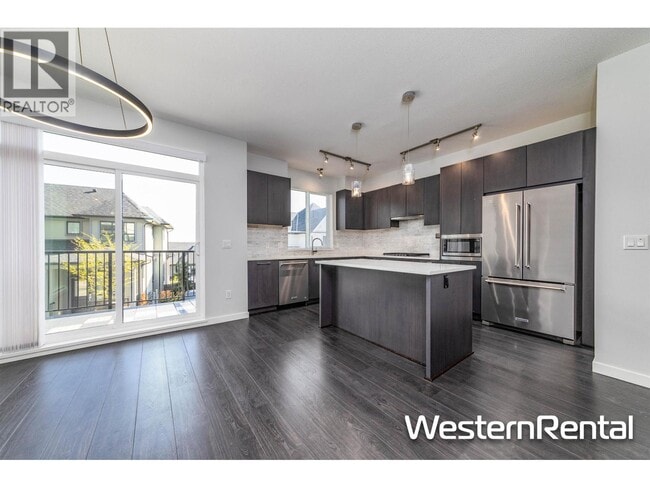 Building Photo - 3500-3500 Burke Village Promenade