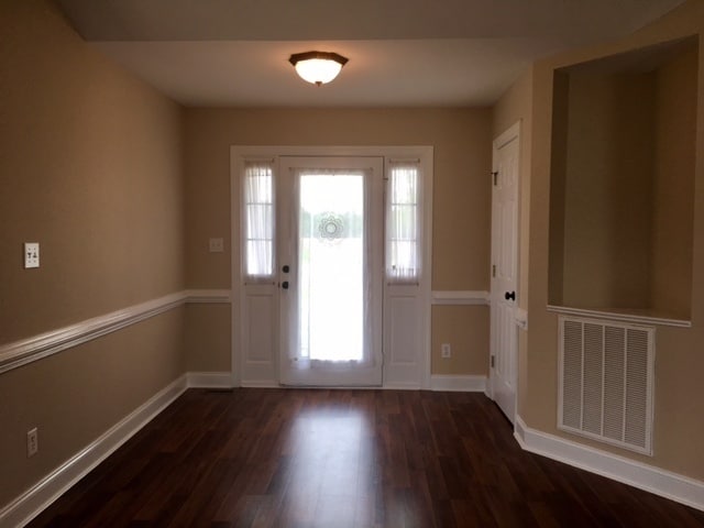 Building Photo - Renovated Ranch, Nestled In Private Cul-De...