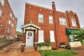 Building Photo - 4415-4423 S Kingshighway Blvd