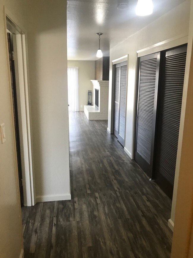 Foto del edificio - 324 Warwick Ave