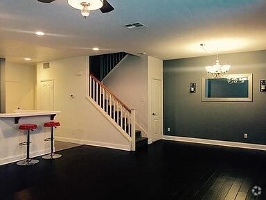 Building Photo - 425 S Meadowbrook Dr