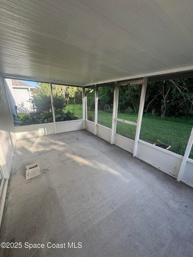 Building Photo - 2129 Redwood Cir