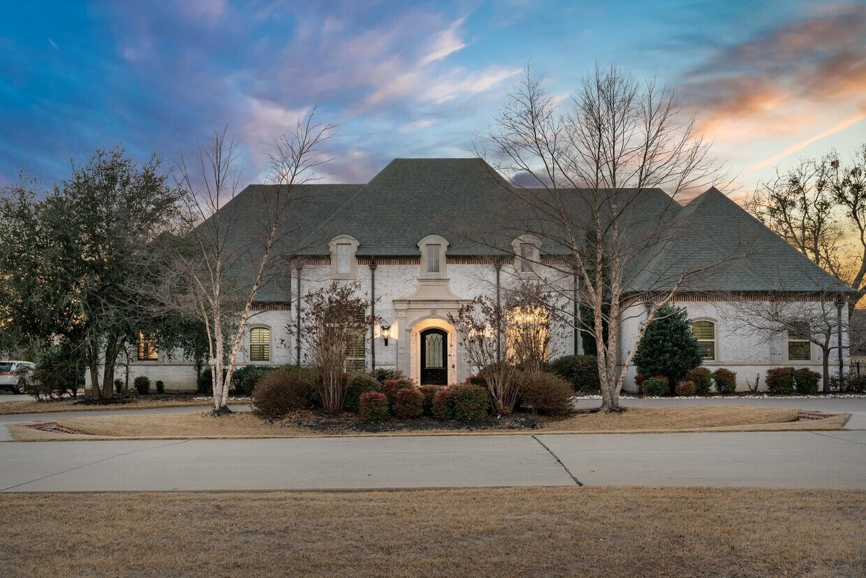 Primary Photo - 931 Woodview Dr