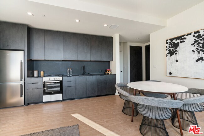 Foto del edificio - 3688 Overland Ave