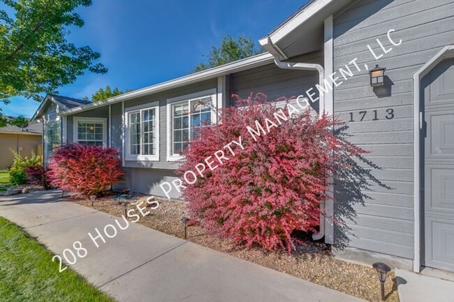 Building Photo - Immaculate single-level home w/open floor-...