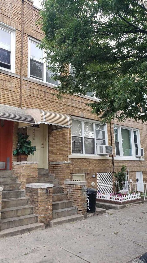 Foto principal - 64-35 Central Ave