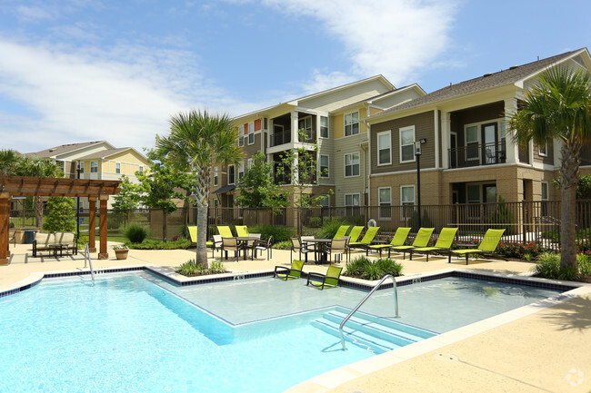 Piscina - Encore Landing Apartments