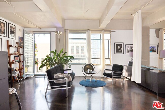 Building Photo - 849 S Broadway