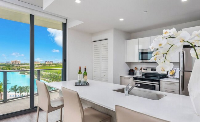 Foto del edificio - 2301 Laguna Cir