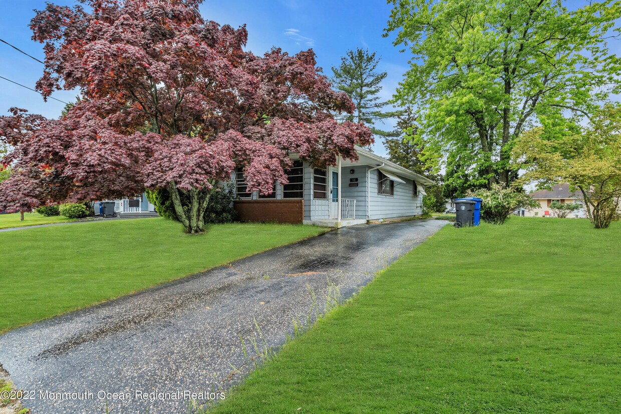 Foto principal - 45 Allaire Dr