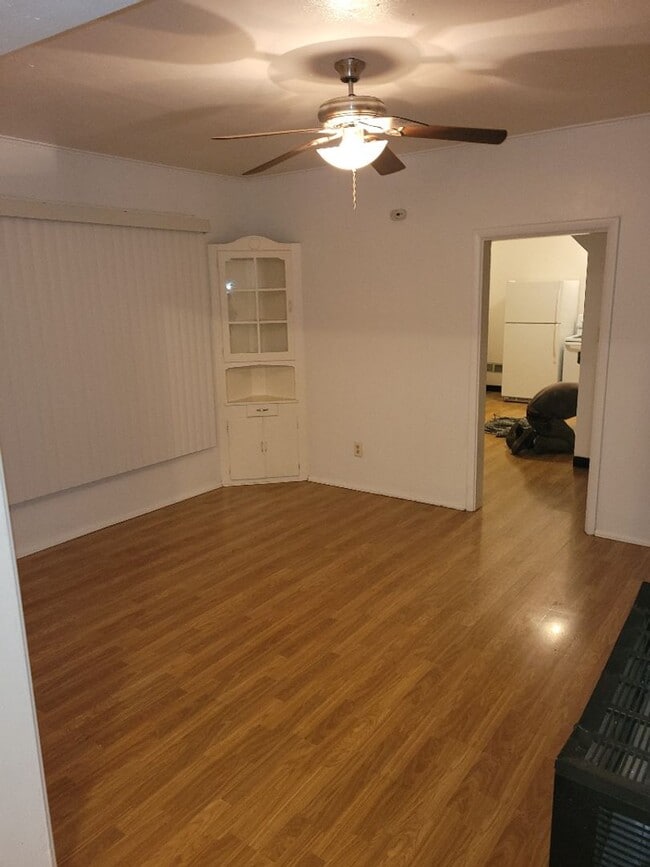 Building Photo - Pendleton Home!!