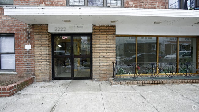Building Photo - 2222 E 18th St